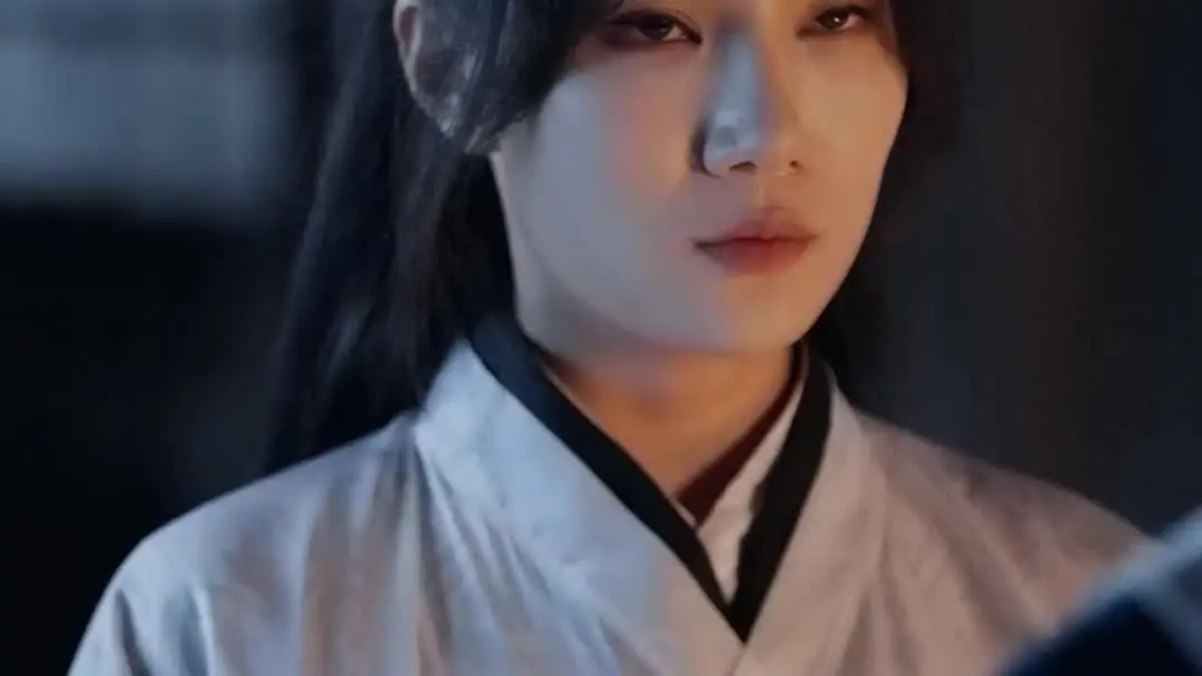 흠생전: 칼을 든 두 남자, 그리고 그들 사이의 흰 그림자